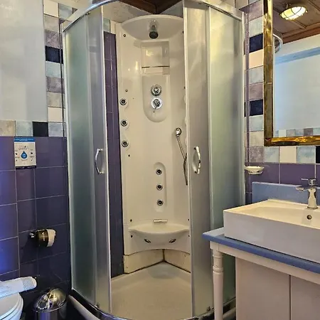 Konukevi Kallisti Luxury 4*